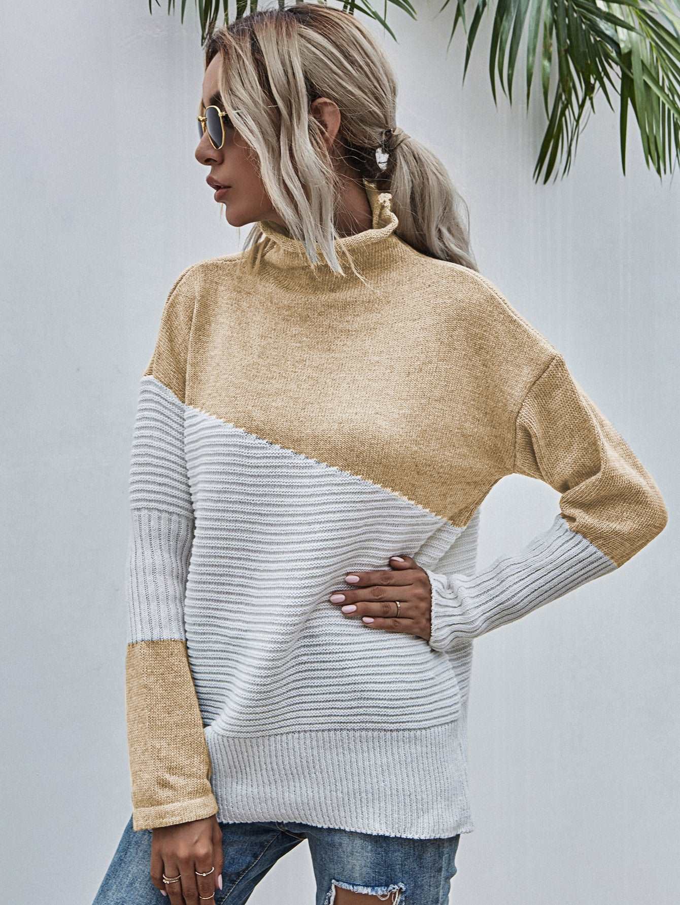 Elegant split colours matching women's sweater