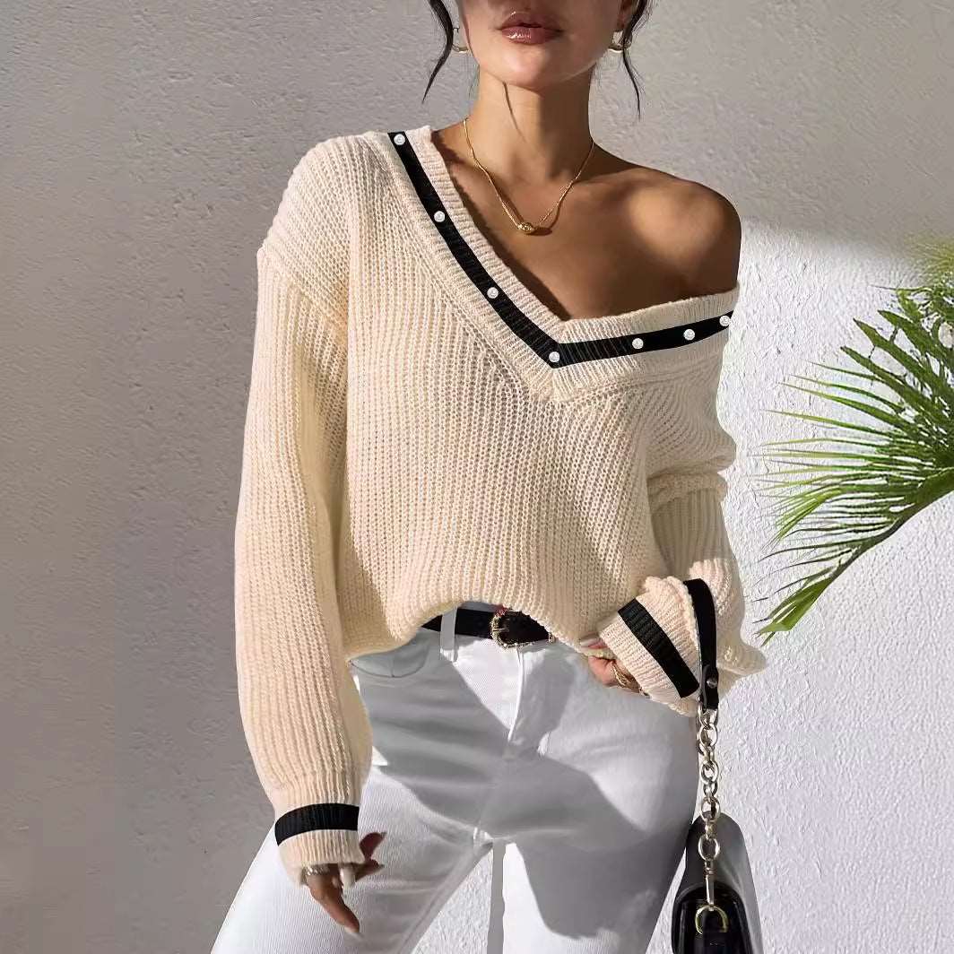 Women's stylish V-neck sweater with long sleeves and contrast colors