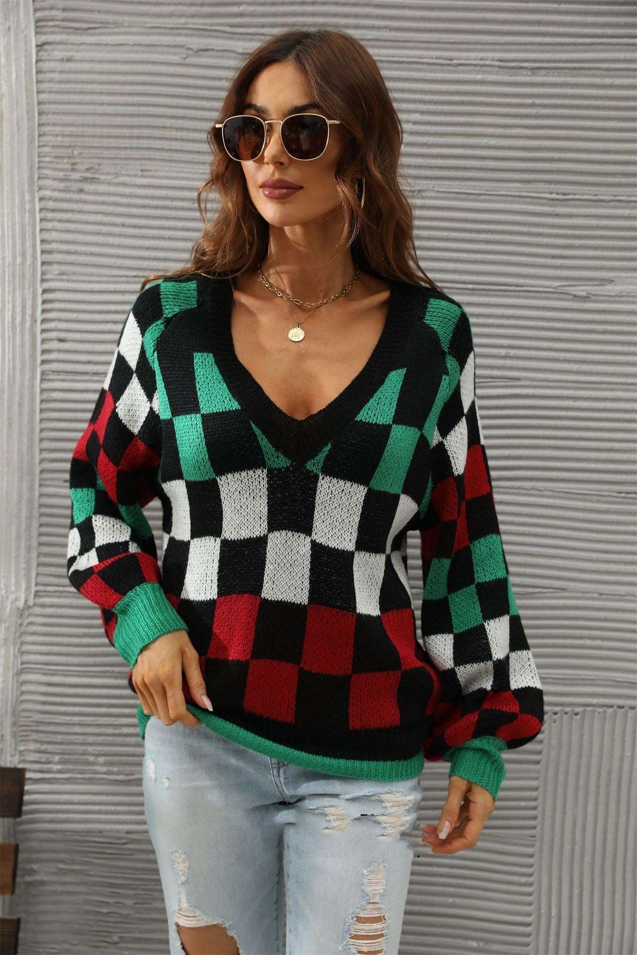 Women's V-neck mohair sweater with large knitted and plaid contrast