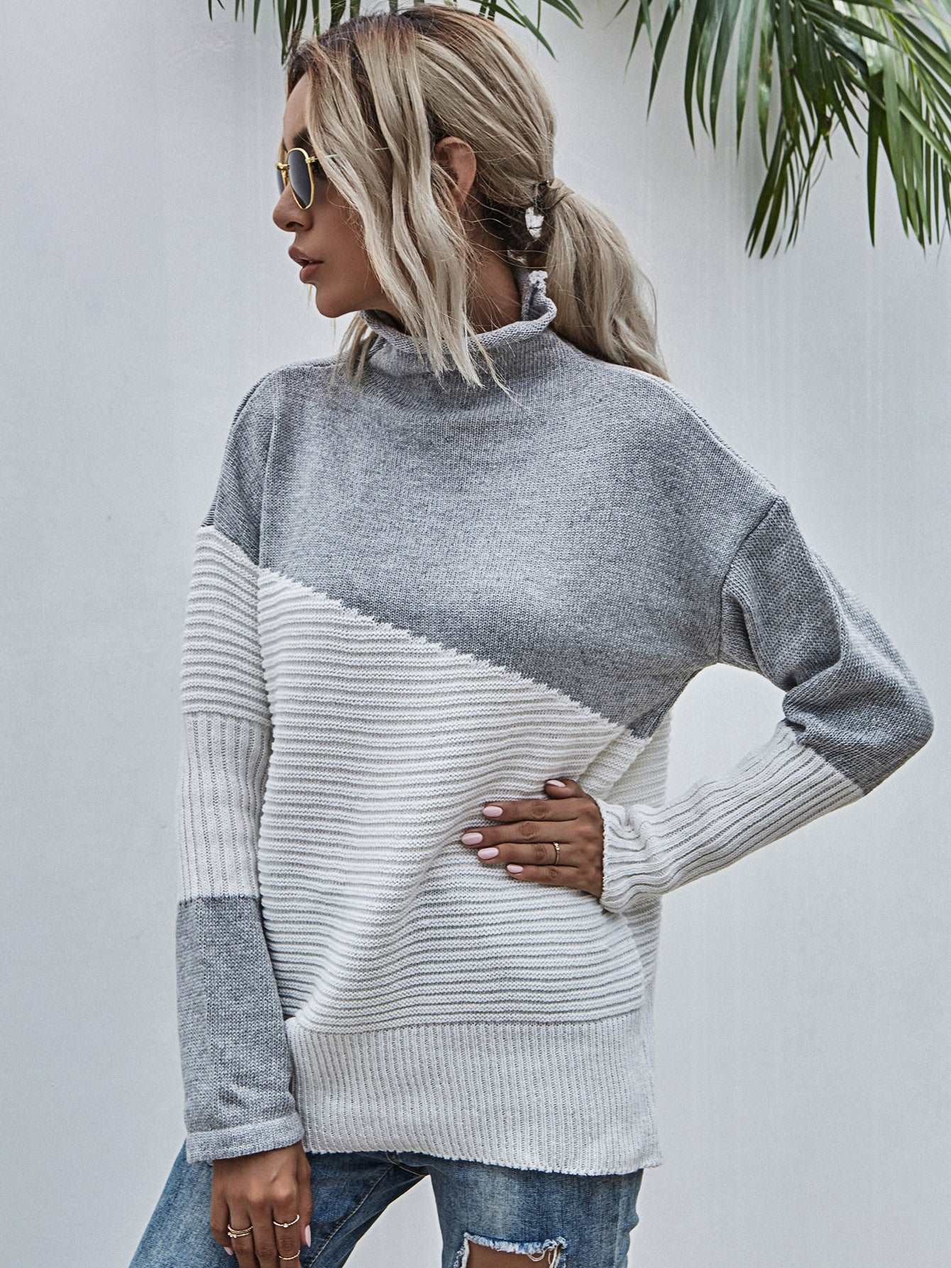 Elegant split colours matching women's sweater